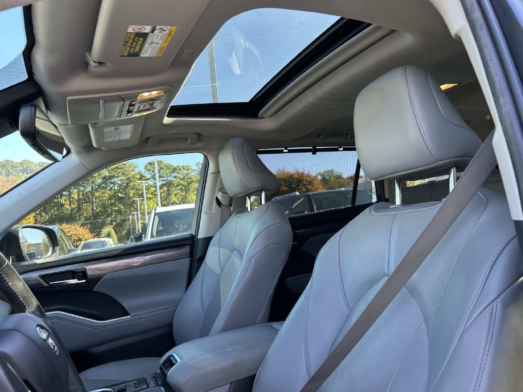 Used 2021 Toyota Highlander Limited FWD image 27