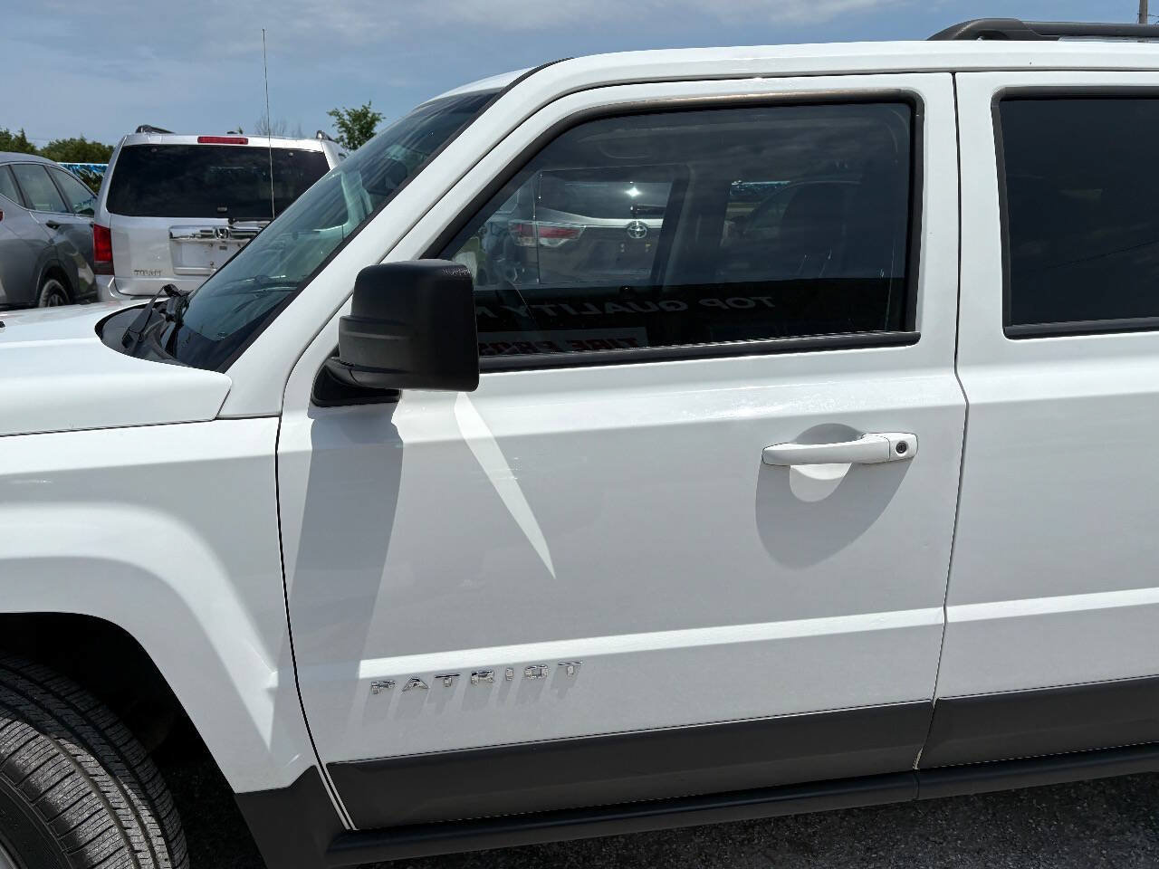 Used 2016 Jeep Patriot Sport w/ Power Value Group AWD/4WD image 18