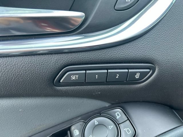 Used 2022 Buick Enclave Premium AWD/4WD image 24