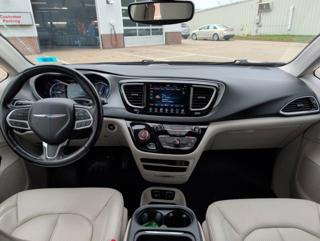 Used 2019 Chrysler Pacifica Touring-L w/ Premium Audio Group FWD image 15