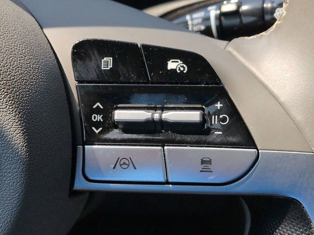 Used 2025 Hyundai Elantra SEL FWD image 32