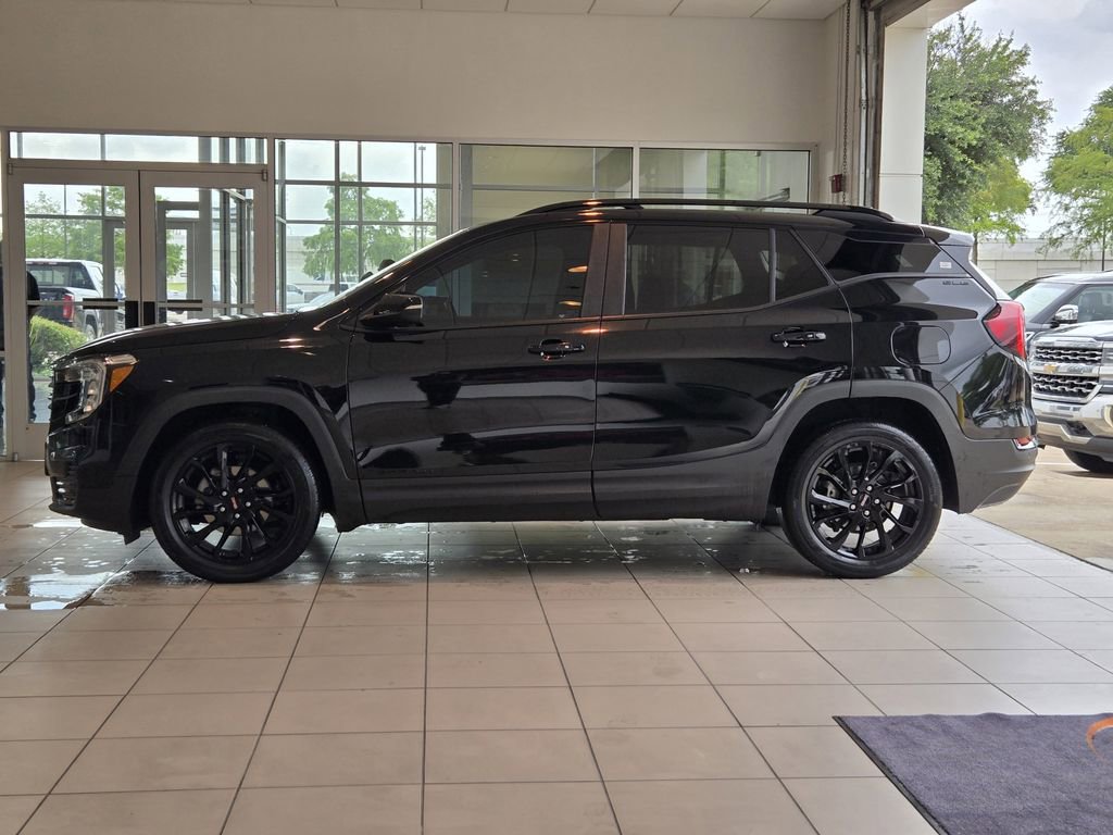 Used 2023 GMC Terrain SLE w/ Driver Convenience Package FWD image 4