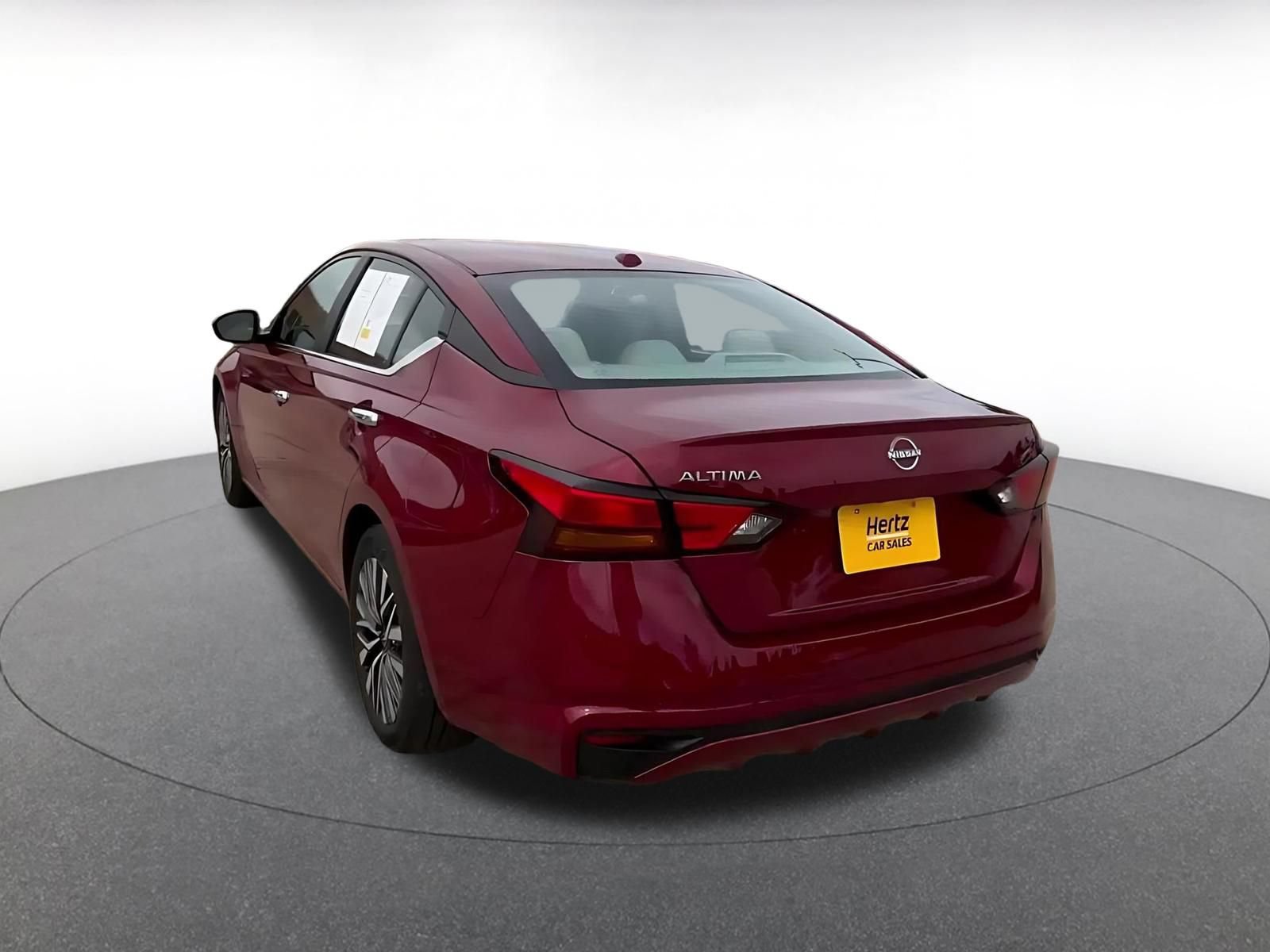 Used 2025 Nissan Altima 2.5 SV FWD image 11