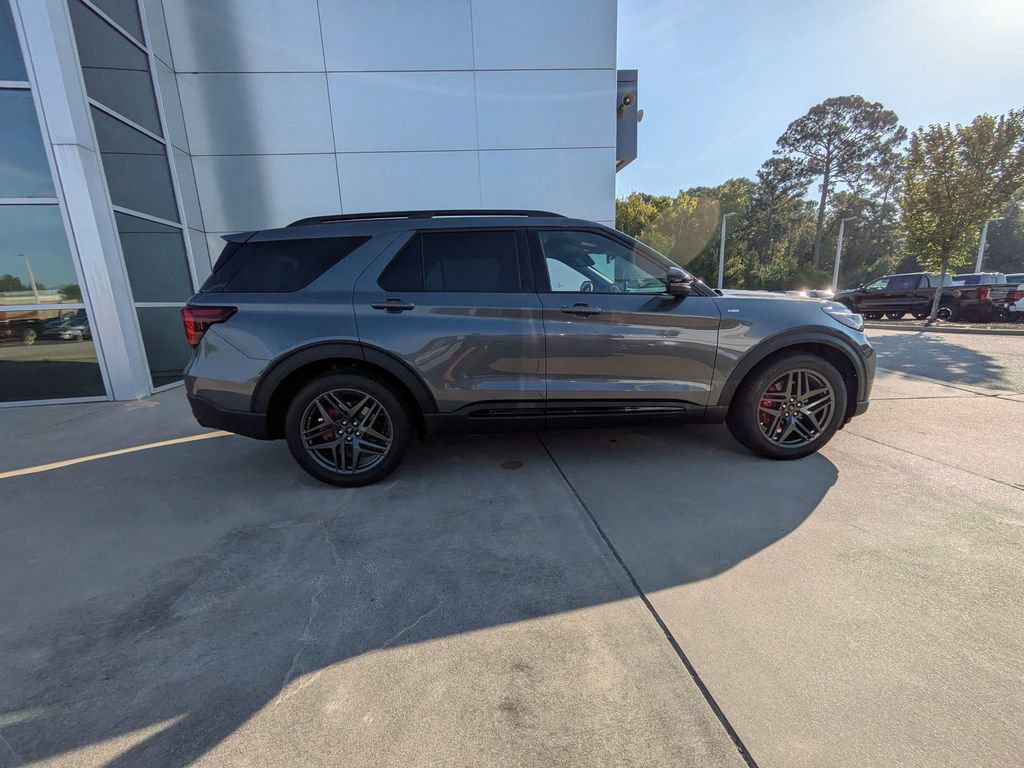 New 2026 Ford Explorer ST-Line w/ ST-Line Street Pack RWD image 3