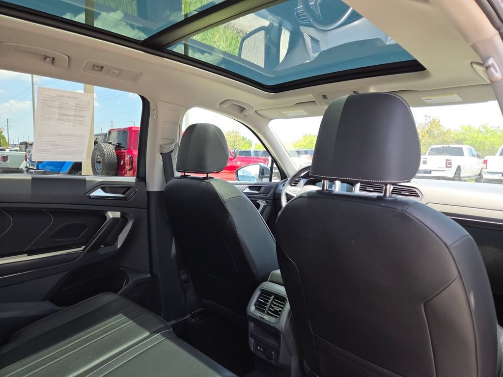 Used 2024 Volkswagen Tiguan SE FWD image 17