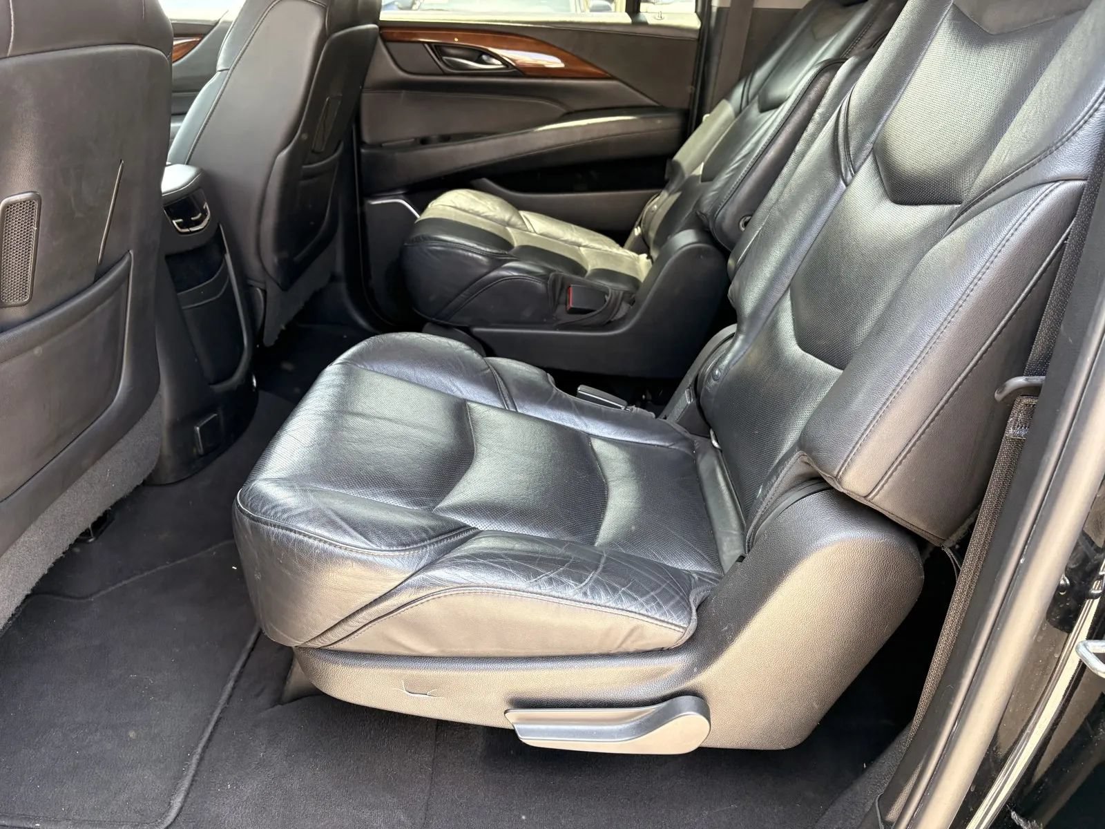 Used 2019 Cadillac Escalade ESV Luxury RWD image 9