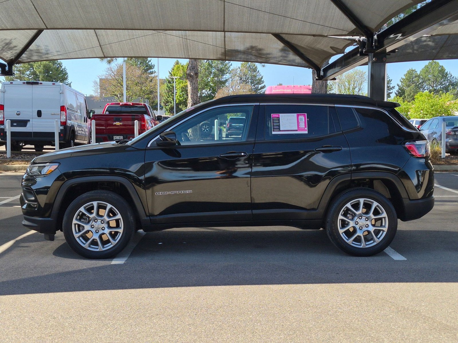 Used 2023 Jeep Compass Latitude w/ Sun and Sound Group AWD/4WD image 8