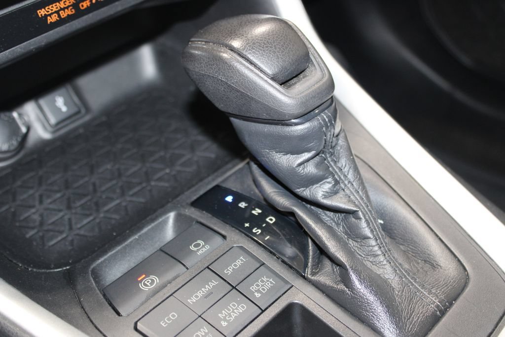 Used 2021 Toyota RAV4 XLE AWD/4WD image 35