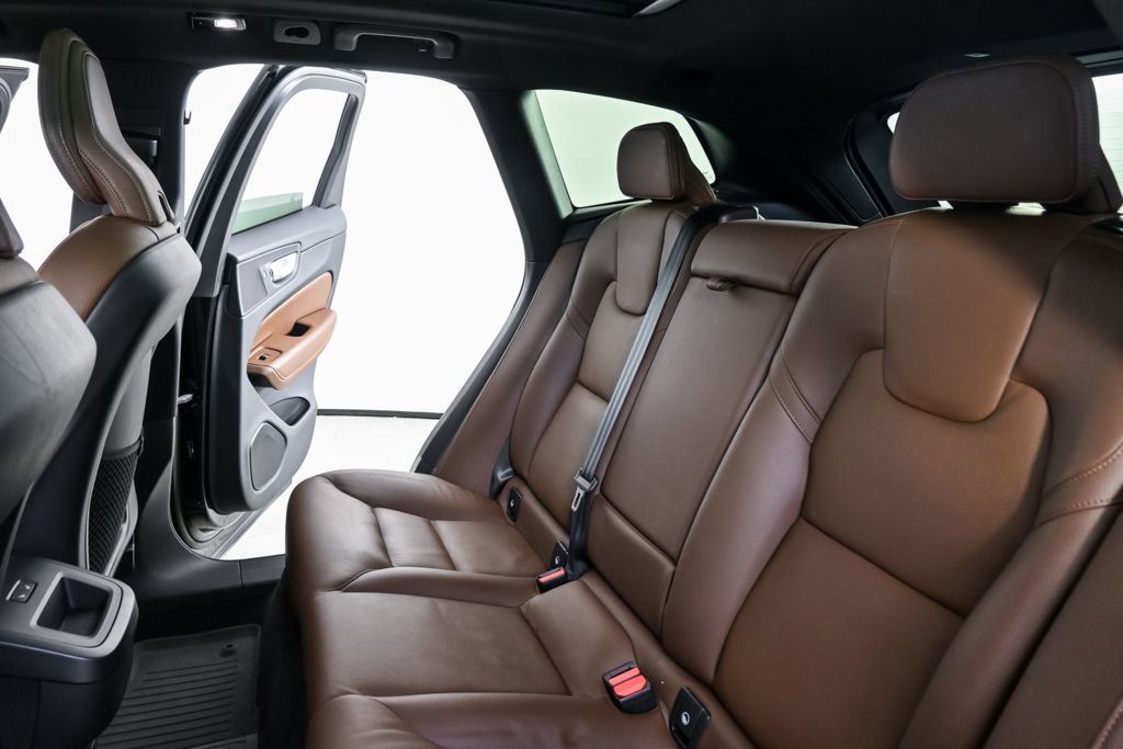 Certified 2023 Volvo XC60 B5 Plus w/ Climate Package image 22