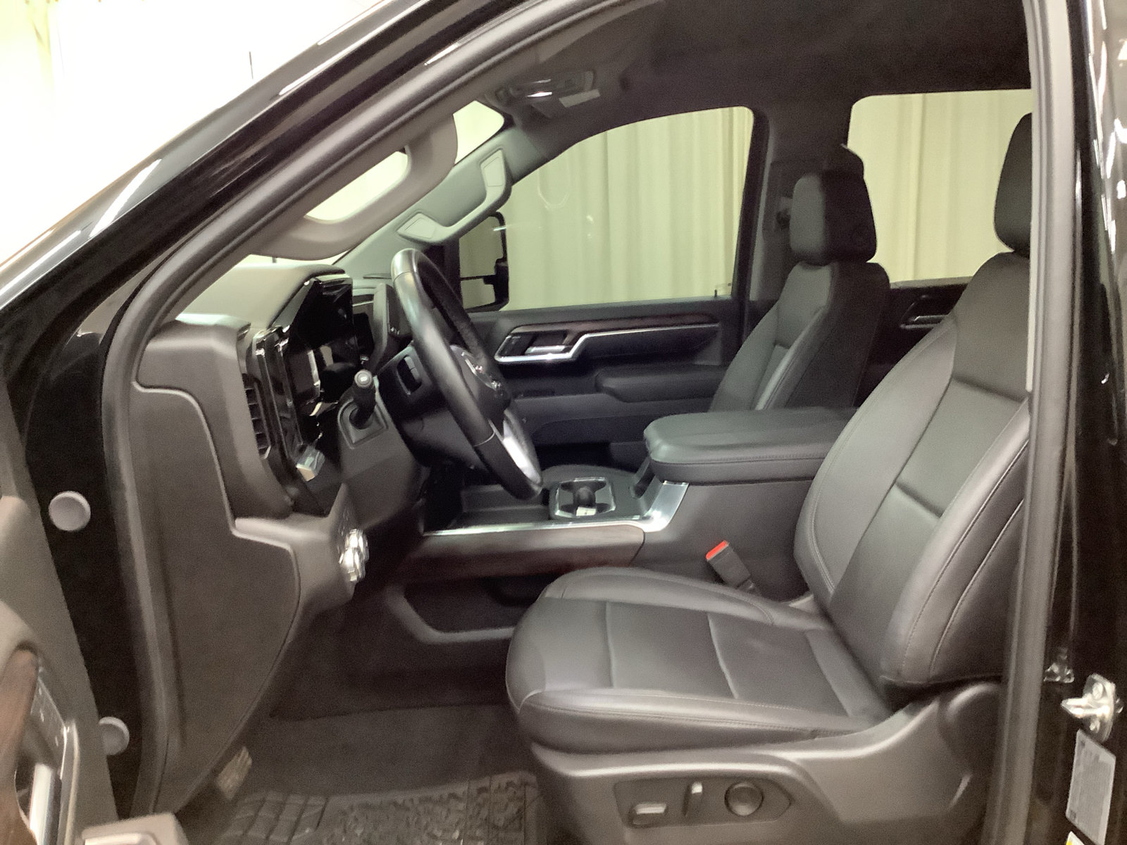 Used 2025 GMC Sierra 2500 SLT w/ SLT Premium Package AWD/4WD image 16
