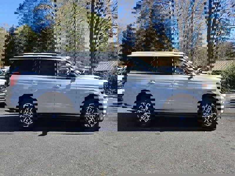 New 2026 Ford Expedition Active image 17