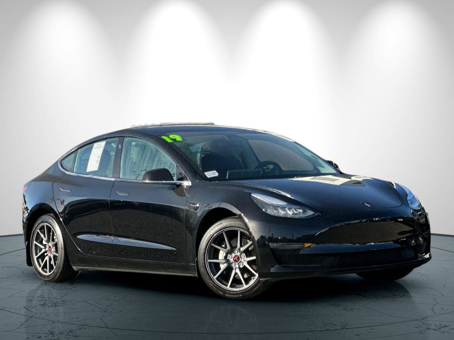 Used 2019 Tesla Model 3 Standard Range Plus RWD image 2