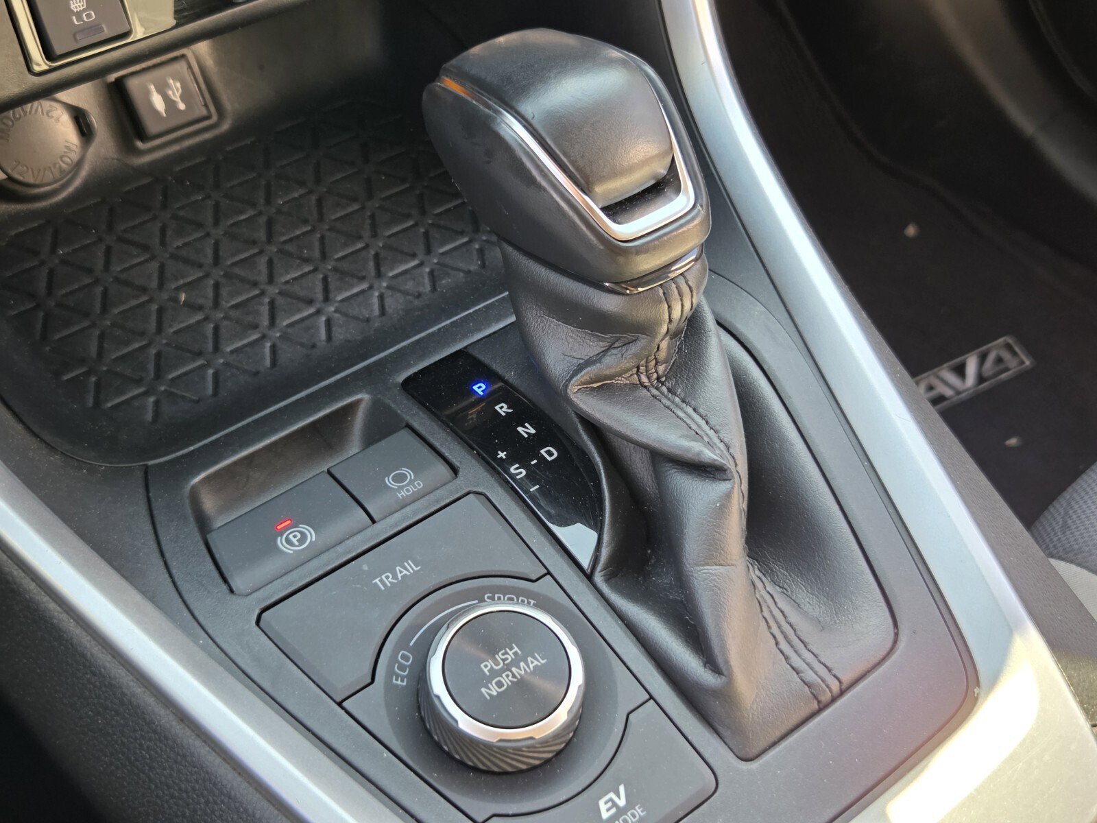 Used 2019 Toyota RAV4 XLE image 17