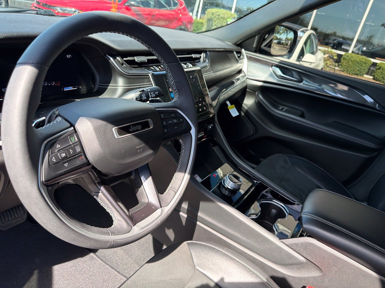 Used 2023 Jeep Grand Cherokee Altitude AWD/4WD image 12