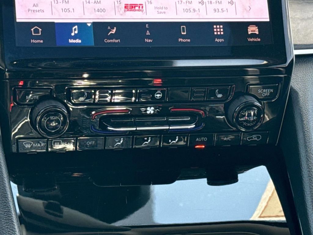 Used 2023 Jeep Grand Cherokee 4WD 4xe image 18