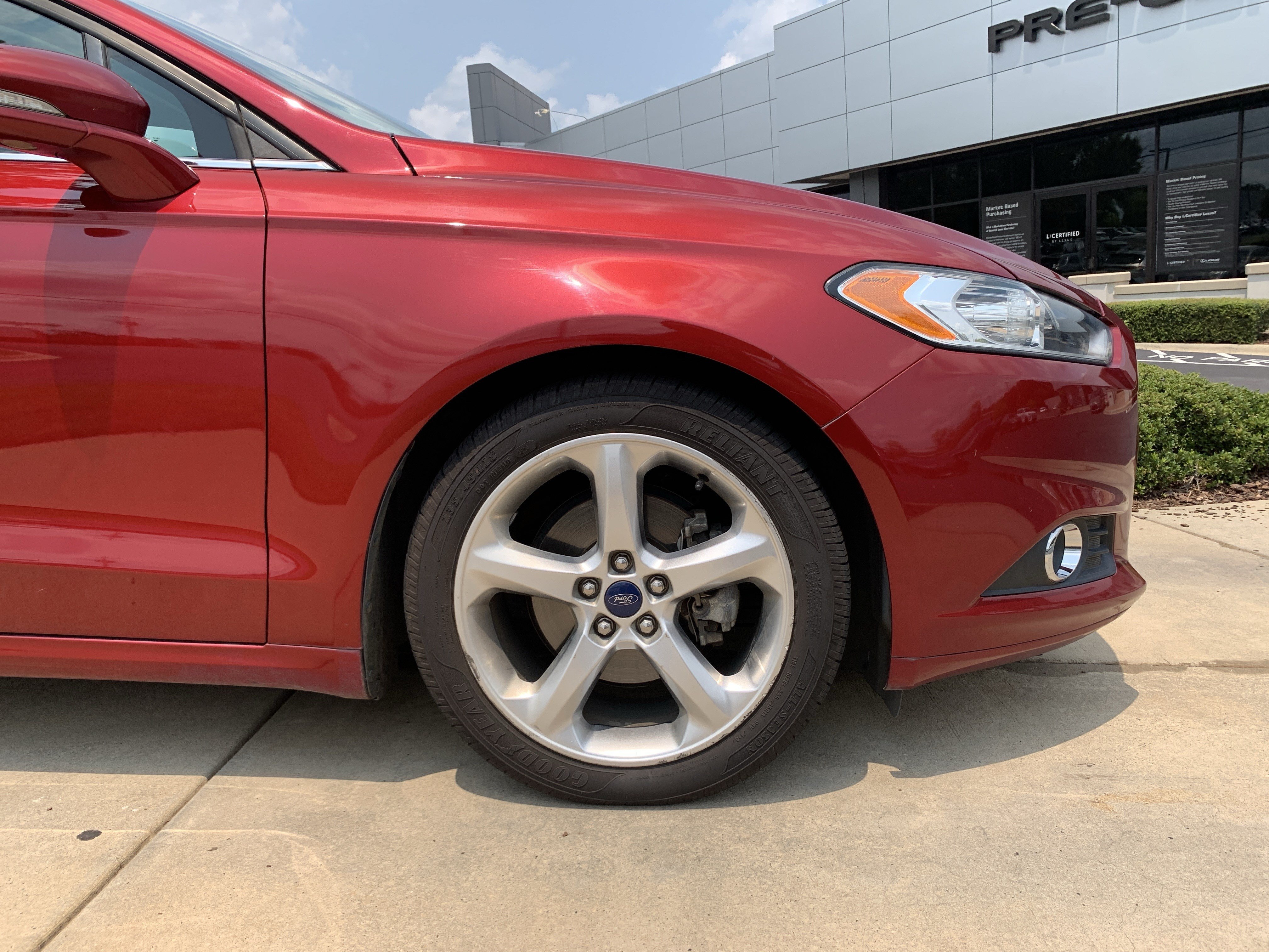 Used 2016 Ford Fusion SE FWD image 13
