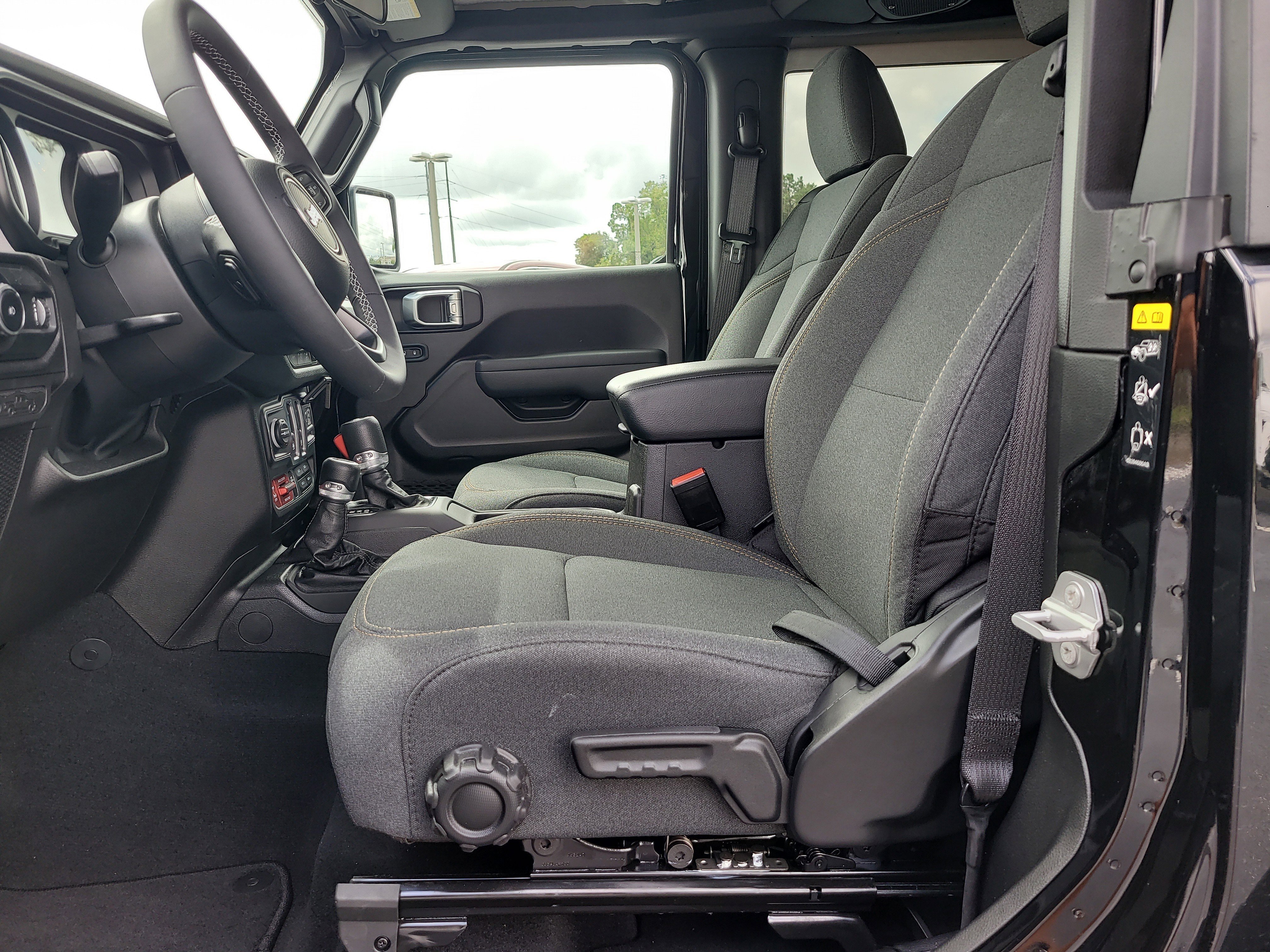 Used 2025 Jeep Wrangler Willys image 12