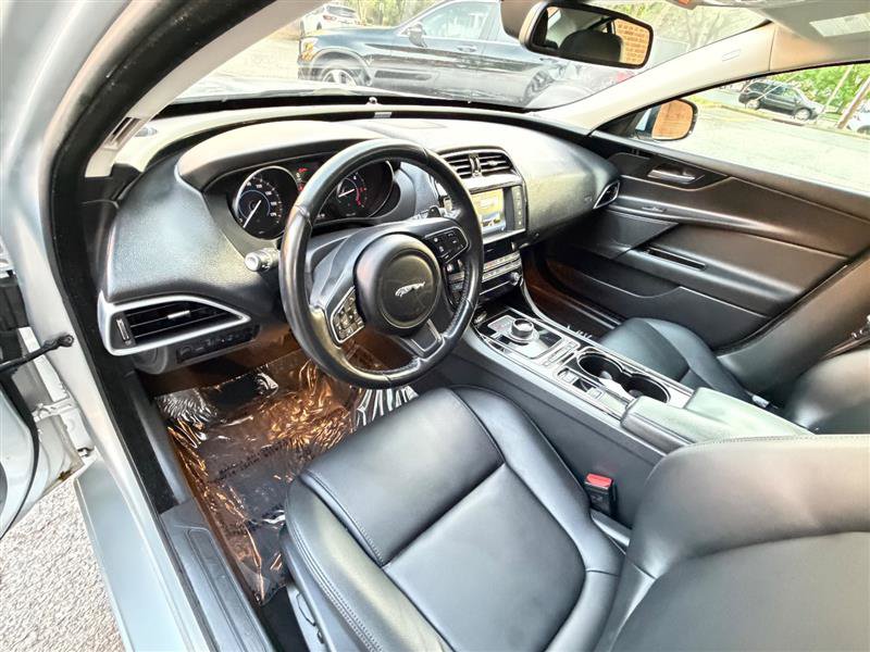 Used 2017 Jaguar XE Premium AWD/4WD image 36