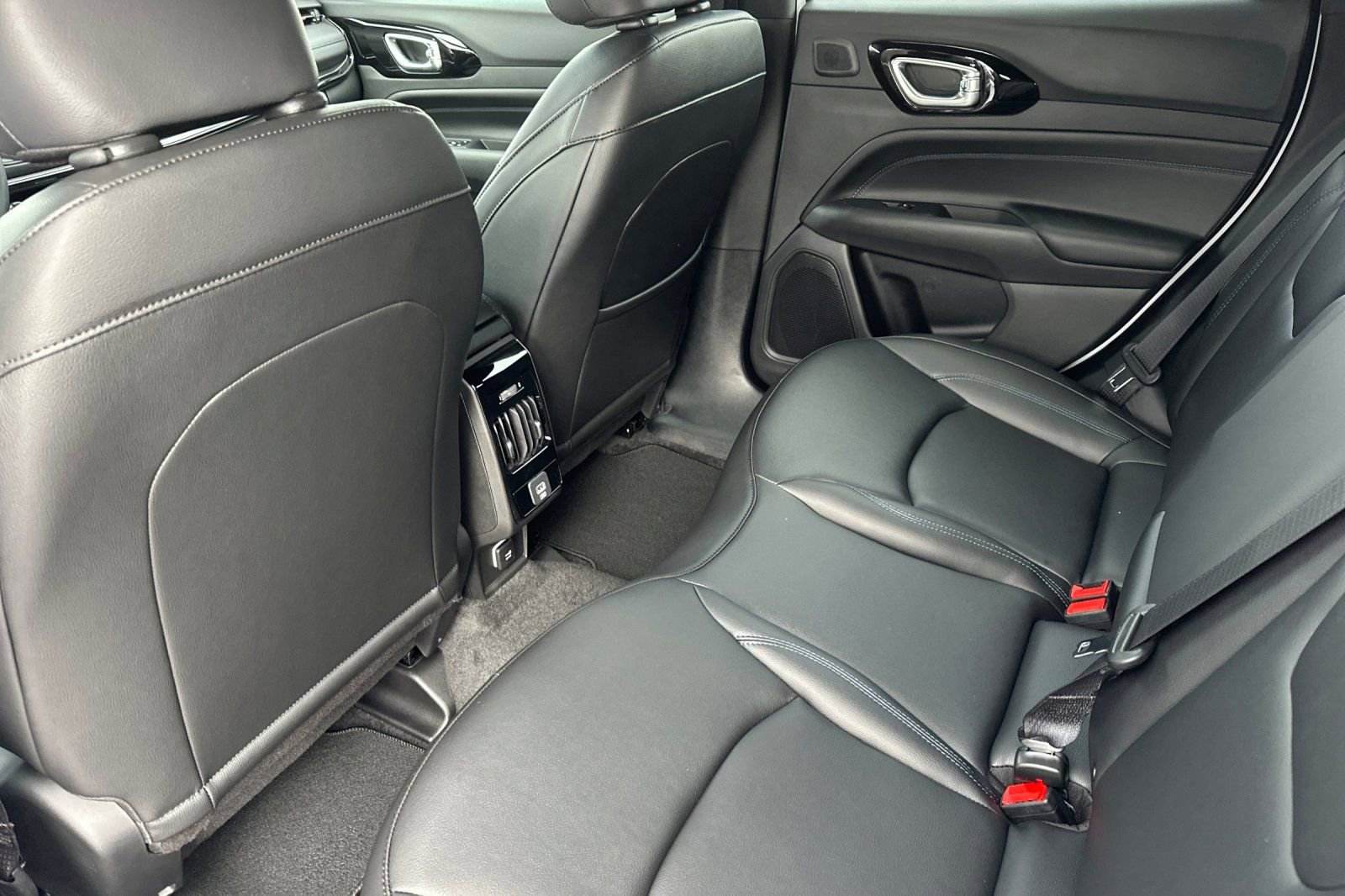 New 2026 Jeep Compass Limited image 14