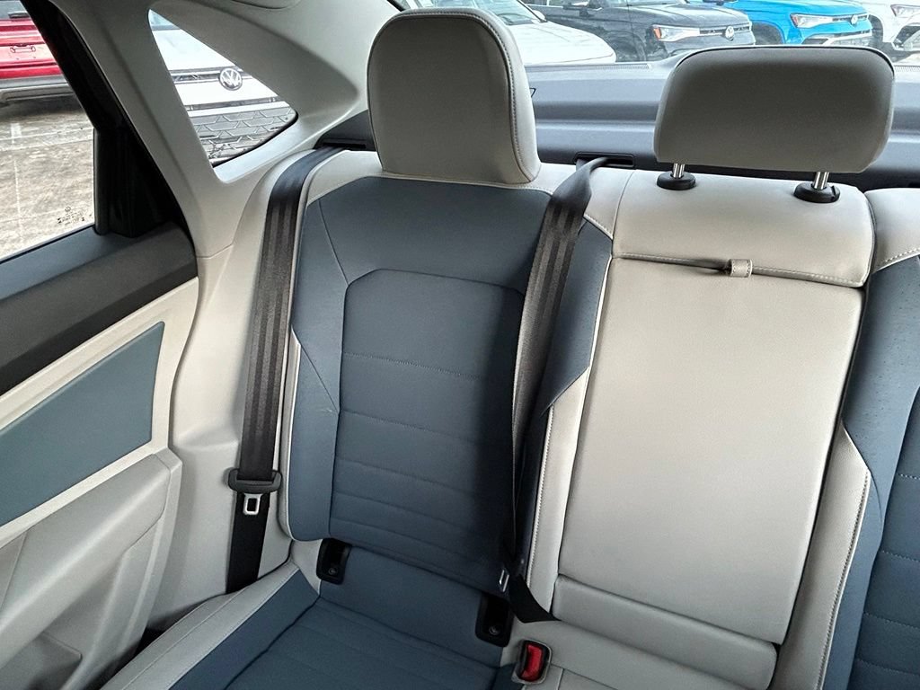 Used 2026 Volkswagen Jetta SE FWD image 12