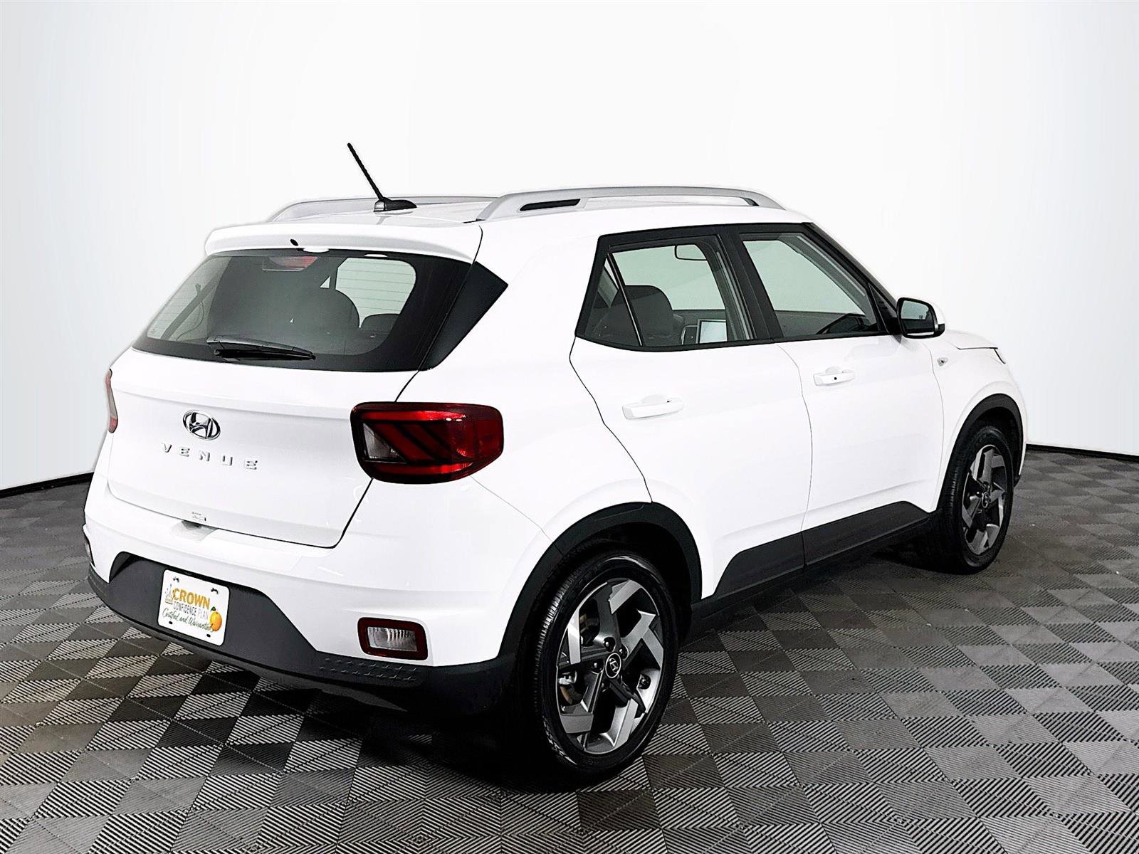 Certified 2025 Hyundai Venue SEL image 5