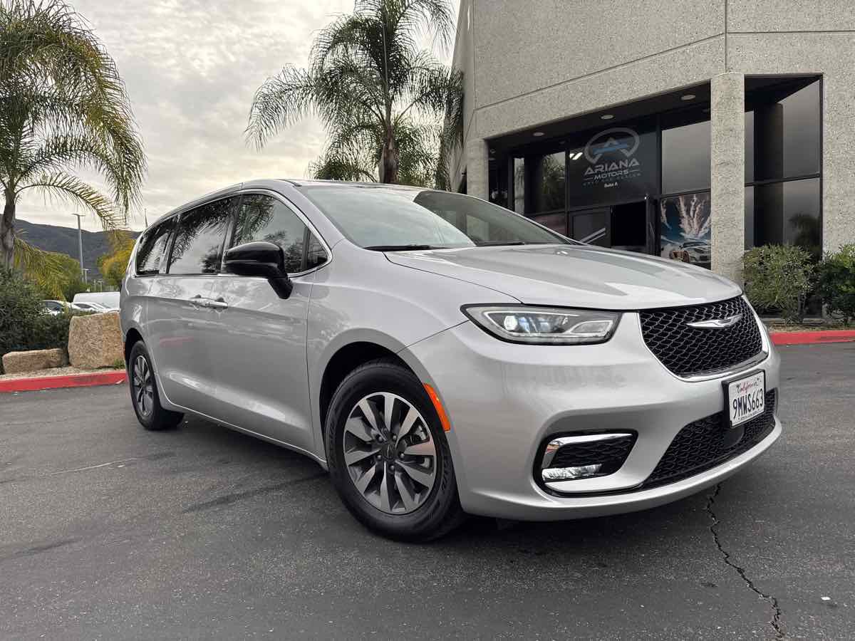 Used 2024 Chrysler Pacifica Select FWD image 12