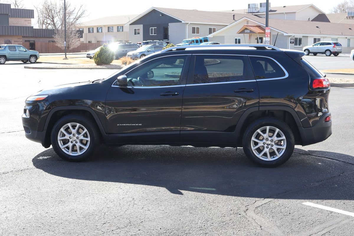 Used 2017 Jeep Cherokee Latitude FWD image 9