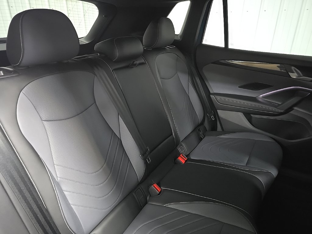 Used 2025 Volkswagen Tiguan SE R-Line AWD/4WD image 19