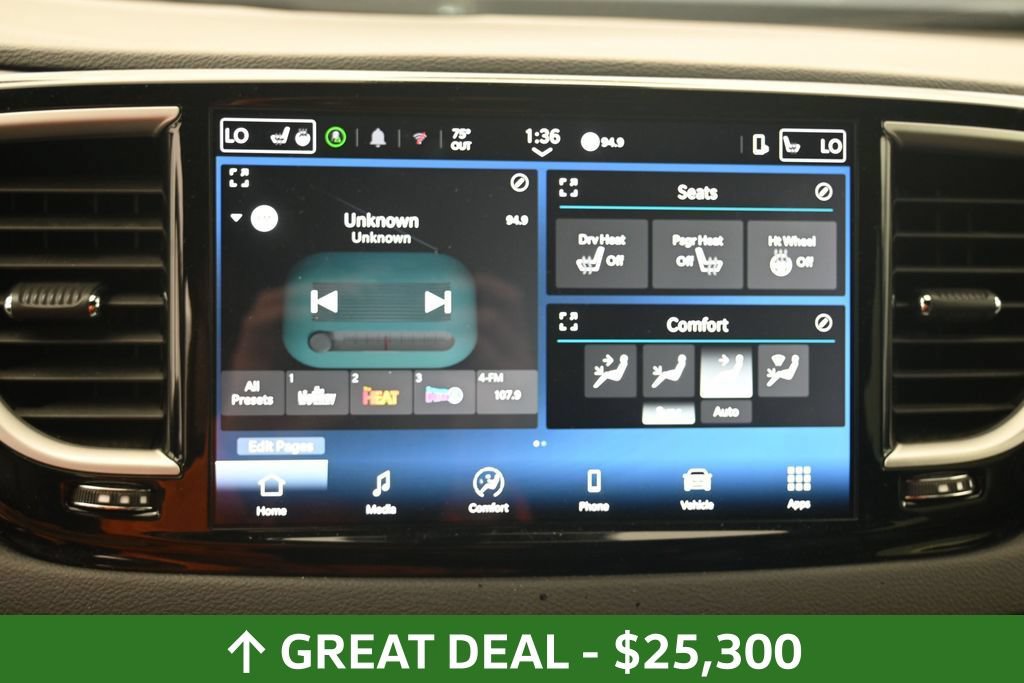 Used 2025 Chrysler Pacifica Select FWD image 29