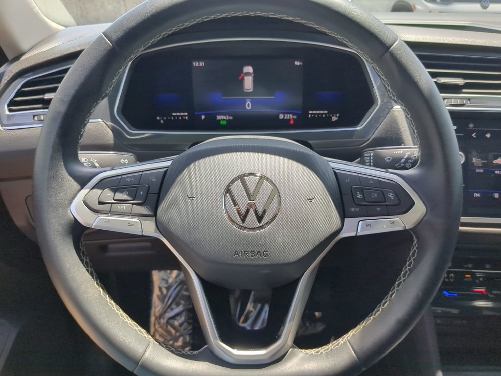Certified 2023 Volkswagen Tiguan SE FWD image 29