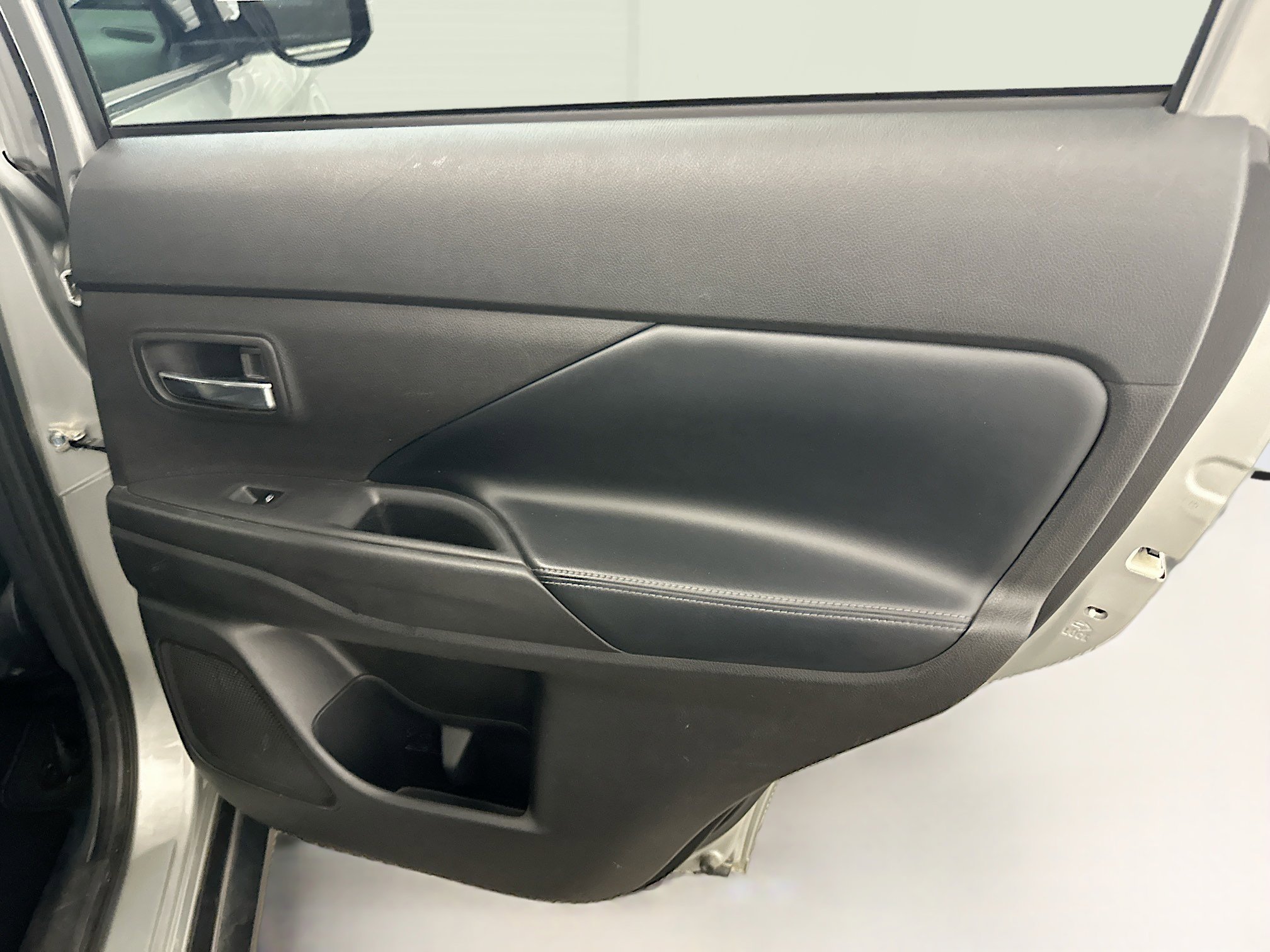 Used 2020 Mitsubishi Outlander SEL AWD/4WD image 31