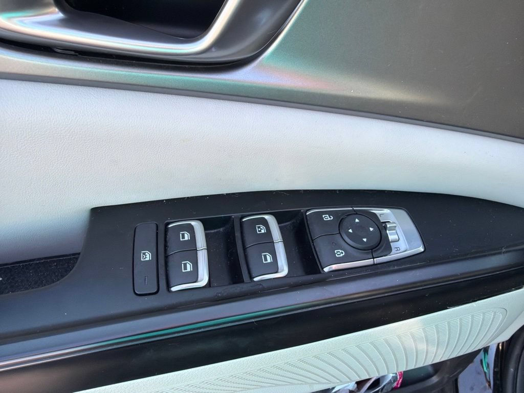 Used 2024 Kia Carnival LX FWD image 10