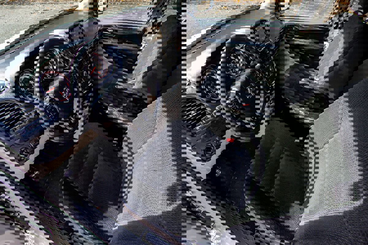 Used 2019 Dodge Grand Caravan SE w/ UConnect Hands-Free Group image 11