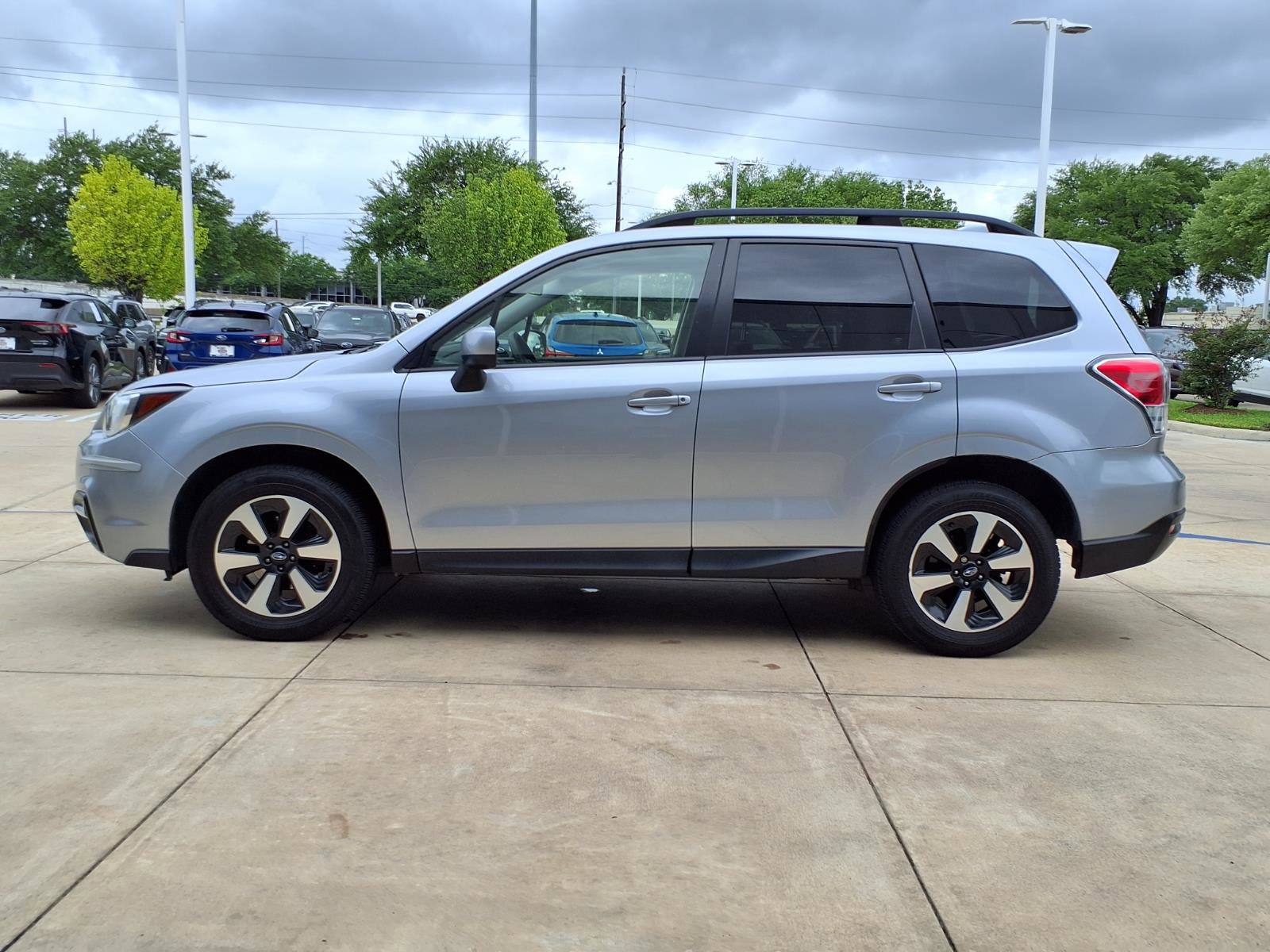 Used 2017 Subaru Forester 2.5i Premium w/ All-Weather Package AWD/4WD image 23