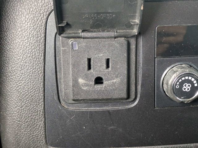 Used 2015 Chevrolet Suburban LT w/ Luxury Package RWD image 15