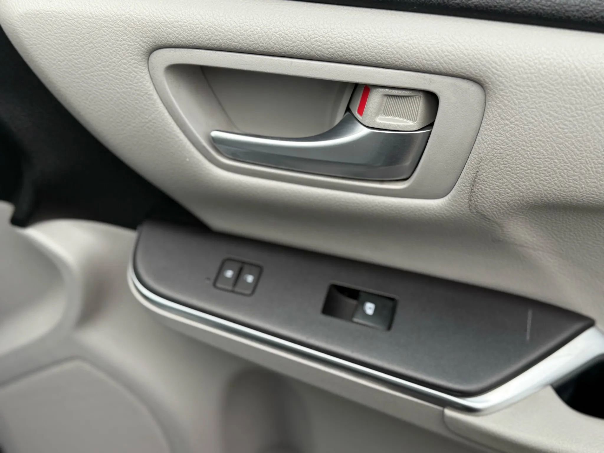 Used 2017 Toyota Camry SE image 9