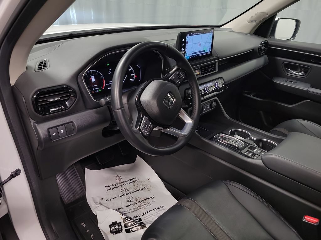 Used 2025 Honda Pilot Touring image 17
