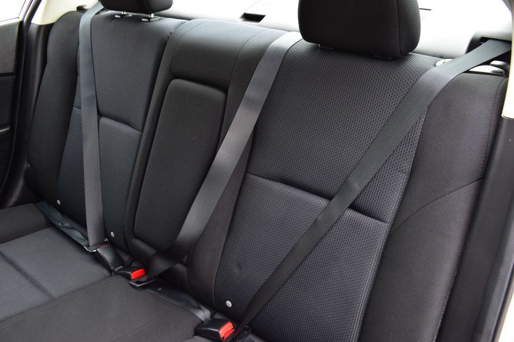 Used 2011 MAZDA MAZDA3 i Touring FWD image 21