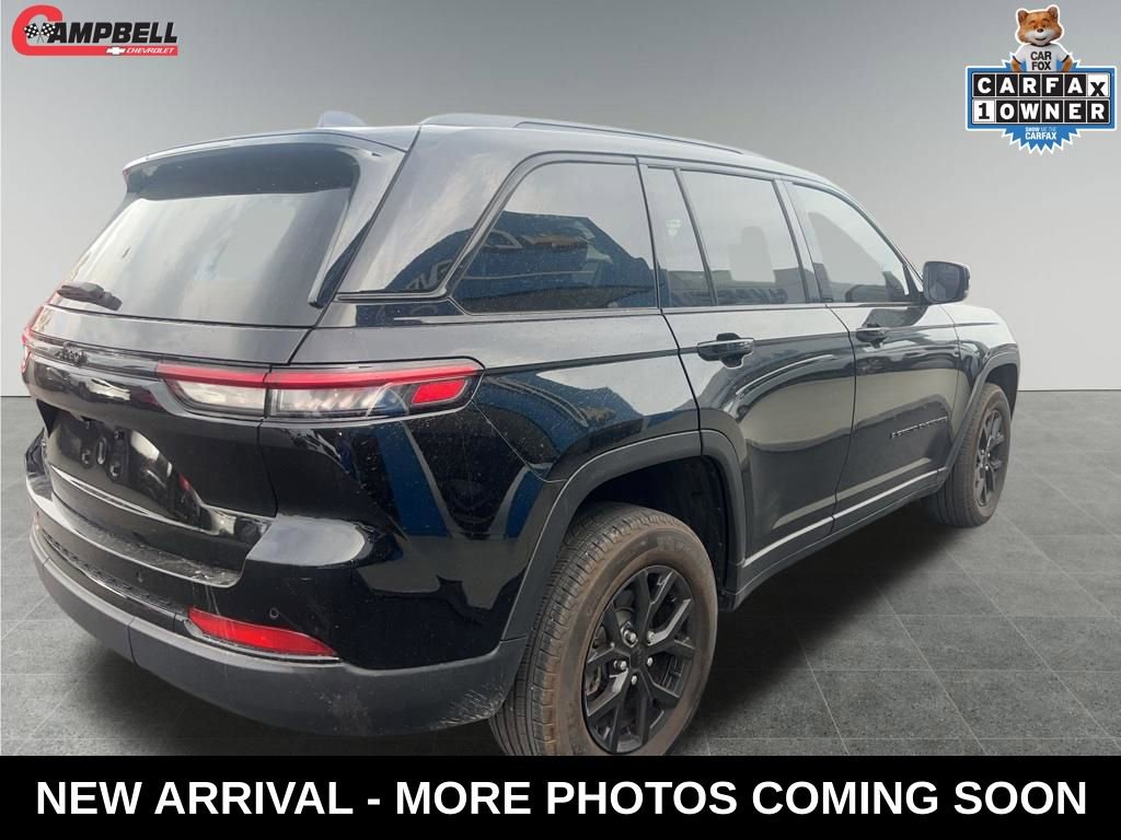 Used 2024 Jeep Grand Cherokee Altitude image 5