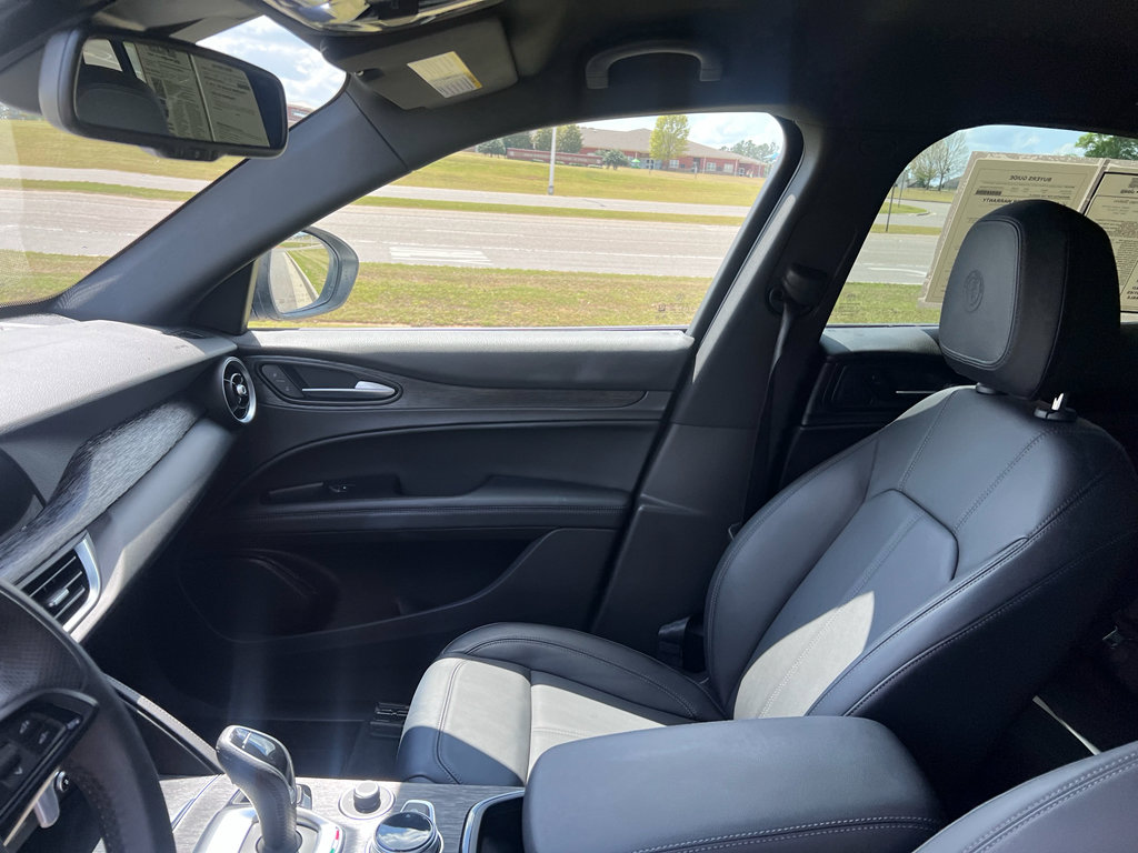 Used 2024 Alfa Romeo Stelvio Sprint image 18