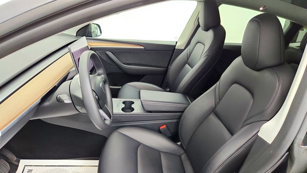 Used 2025 Tesla Model Y Long Range RWD image 25