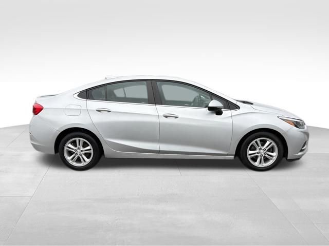 Used 2016 Chevrolet Cruze LT image 2