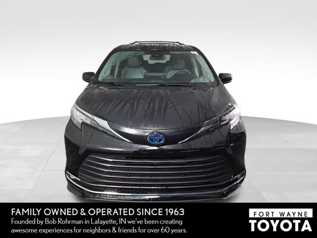 Used 2022 Toyota Sienna XLE w/ XLE Plus Package AWD/4WD image 3