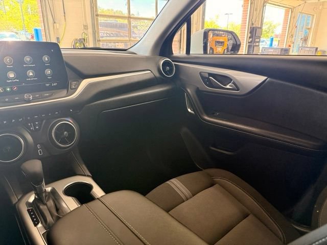 Used 2024 Chevrolet Blazer LT FWD image 17