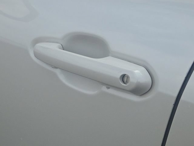 Used 2021 Toyota Highlander L FWD image 21