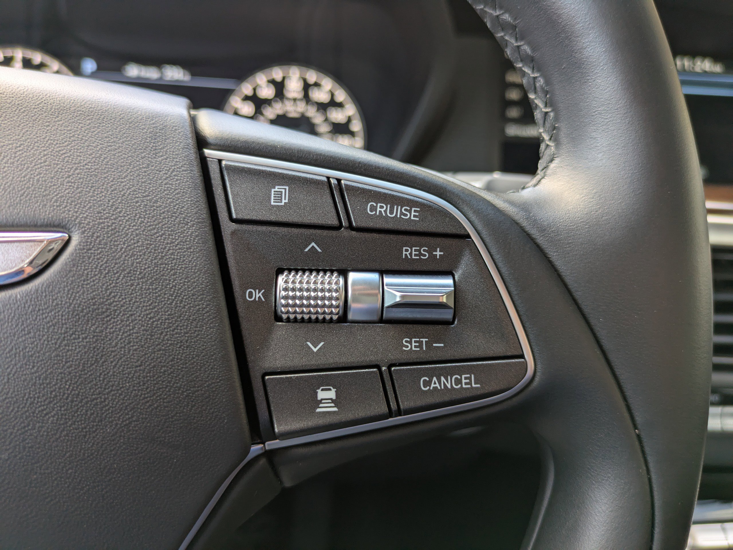 Used 2018 Genesis G90 3.3T Premium image 23