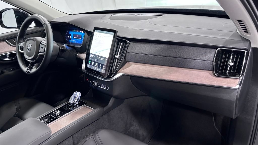 Certified 2025 Volvo XC90 B6 Plus AWD/4WD image 17