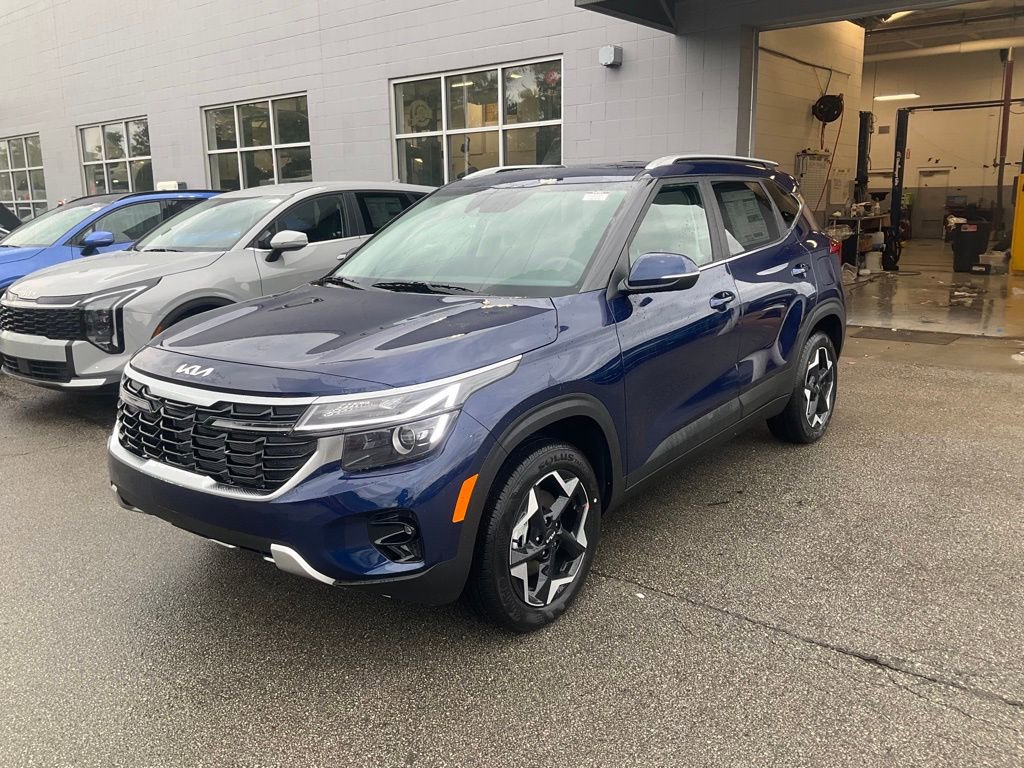 Certified 2025 Kia Seltos EX w/ EX Sunroof Package AWD/4WD image 3