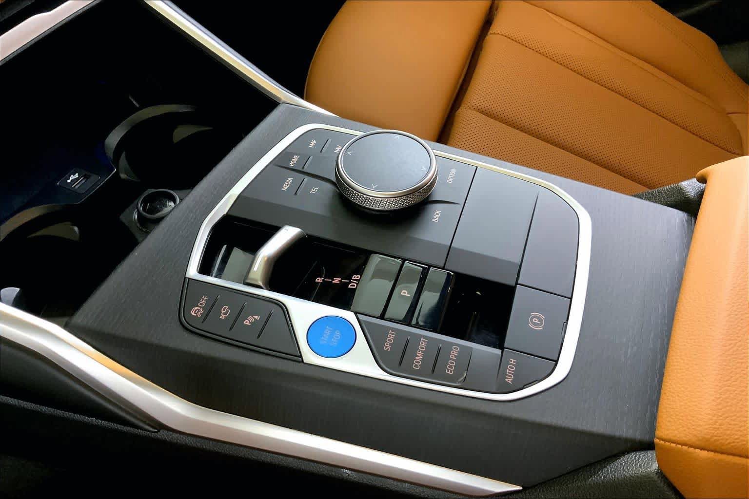 Used 2025 BMW i4 eDrive40 w/ Premium Package RWD image 16