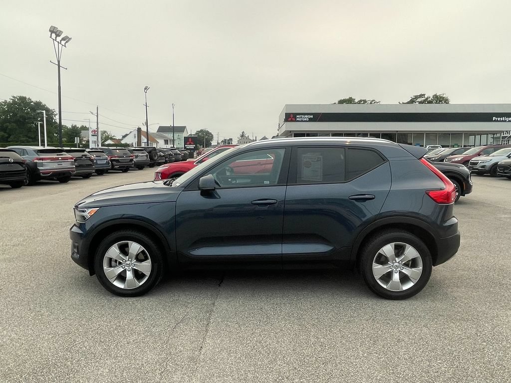 Used 2022 Volvo XC40 T5 Momentum AWD/4WD image 9